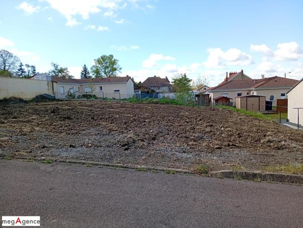 Terrain à CUSSET, 03300 - 700m²