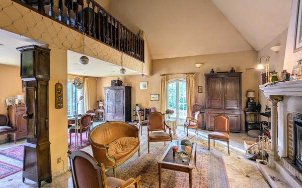 Maison à vendre    7 pièces • 185 m2 Chessy