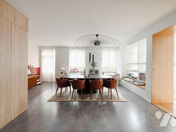 Nouveau mandat sur la commune de Flize, magnifique maison de ville comprenant:

- au rez-de-c...