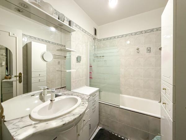 Marseille (13013) À VENDRE – T4/5 de 80 m² avec balcon, parking et cave – Résidence Parc de la Mongrane (13013)