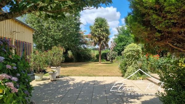 La Guerche-de-Bretagne (35130) Proche LA GUERCHE-DE-BRETAGNE Maison de caractère d'environ 260 m2, 11 pièces, 6 ch, terrain environ 1000m2