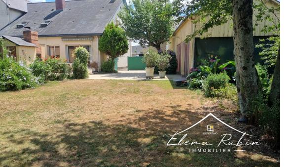 La Guerche-de-Bretagne (35130) Proche LA GUERCHE-DE-BRETAGNE Maison de caractère d'environ 260 m2, 11 pièces, 6 ch, terrain environ 1000m2