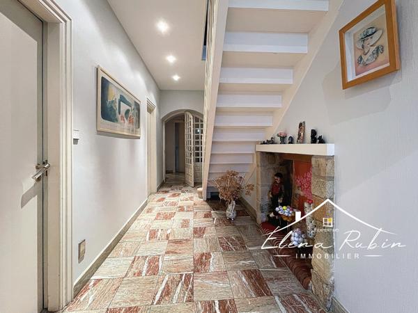 La Guerche-de-Bretagne (35130) Proche LA GUERCHE-DE-BRETAGNE Maison de caractère d'environ 260 m2, 11 pièces, 6 ch, terrain environ 1000m2