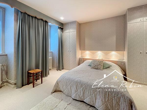 La Guerche-de-Bretagne (35130) Proche LA GUERCHE-DE-BRETAGNE Maison de caractère d'environ 260 m2, 11 pièces, 6 ch, terrain environ 1000m2