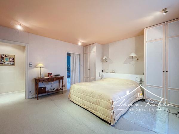 La Guerche-de-Bretagne (35130) Proche LA GUERCHE-DE-BRETAGNE Maison de caractère d'environ 260 m2, 11 pièces, 6 ch, terrain environ 1000m2