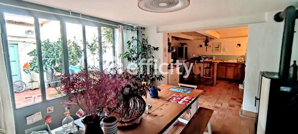Maison
         5 pièces
        - 130 m² Exclusivité 259 000 € *