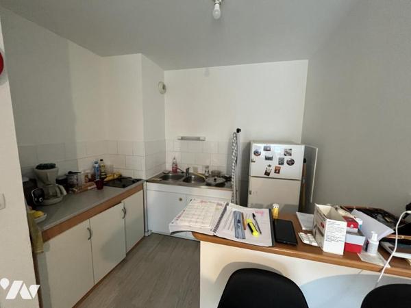 A l'entrée du GUILVINEC proche commerce et plage