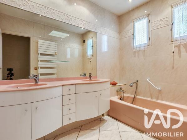 Maison à vendre 5 pièces 240 m² Chassieu