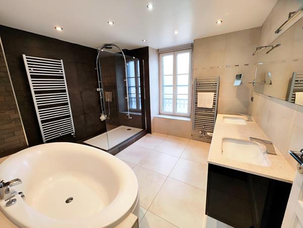 Maison à MELUN, 77000 - 10 pièces 223m²