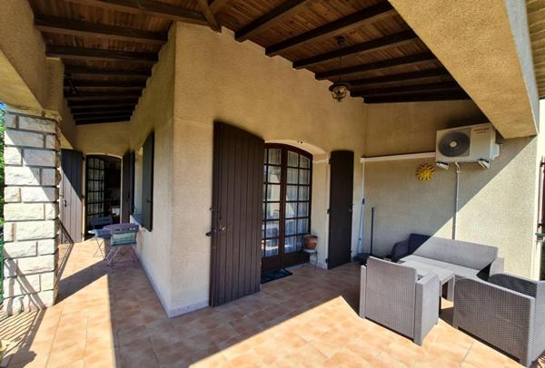 PROPRIÉTÉ FAMILIALE AUX VOLUMES GÉNÉREUX SUR PLUS DE 2100 m² CONSTRUCTIBLES