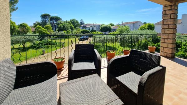 PROPRIÉTÉ FAMILIALE AUX VOLUMES GÉNÉREUX SUR PLUS DE 2100 m² CONSTRUCTIBLES