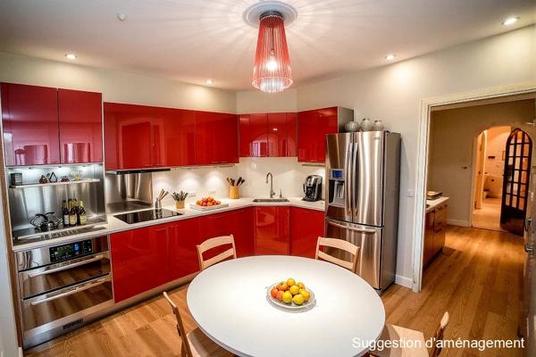 PROPRIÉTÉ FAMILIALE AUX VOLUMES GÉNÉREUX SUR PLUS DE 2100 m² CONSTRUCTIBLES