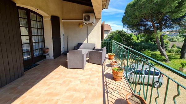 PROPRIÉTÉ FAMILIALE AUX VOLUMES GÉNÉREUX SUR PLUS DE 2100 m² CONSTRUCTIBLES