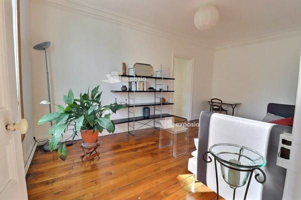 Appartement à vendre    2 pièces • 51 m2 Paris 19