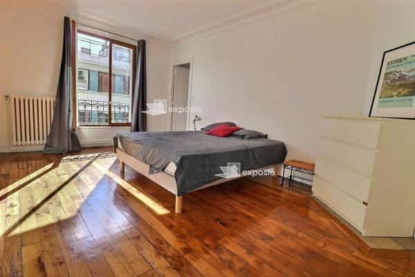 Appartement à vendre    2 pièces • 51 m2 Paris 19