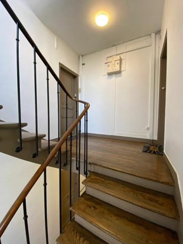 Appartement à vendre    2 pièces • 51 m2 Paris 19