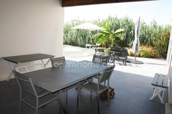 Saint-Pierre d'Oléron. A 500m de l'océan: maison récente avec piscine, 4 chambres, bureau et garage