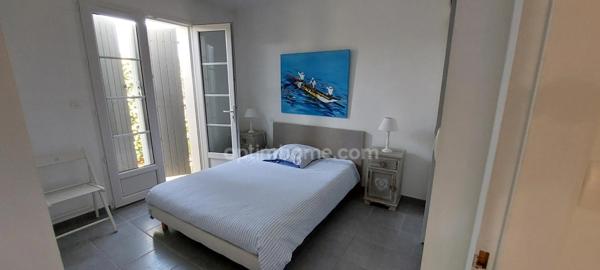 Saint-Pierre d'Oléron. A 500m de l'océan: maison récente avec piscine, 4 chambres, bureau et garage