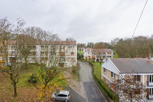 Montreuil- Montreau Ruffins- Appartement 2P 59m2- Dernier Etage.