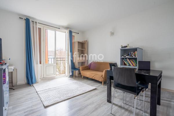 Montreuil- Montreau Ruffins- Appartement 2P 59m2- Dernier Etage.