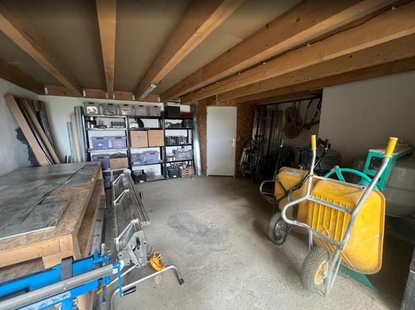 Entrepôt de stockage + Bureau - Puyricard - Réf. 470