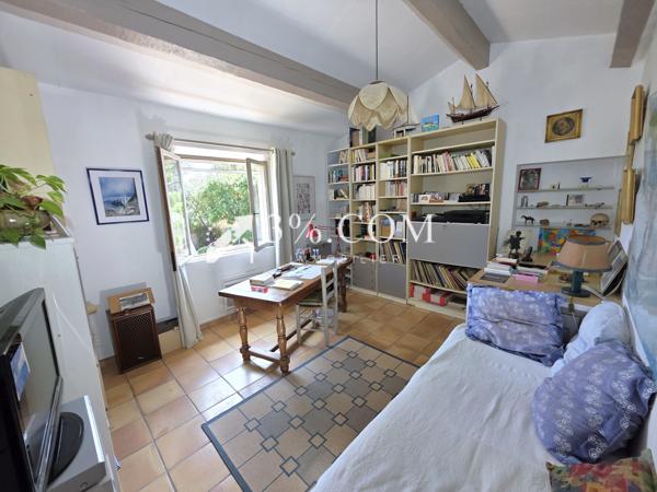 Villa
                                                                                                                                                                                                                                                                                                                        7 pièce(s)                                                                                                                                                                                                          4 chambre(s)                                                                                                                                                                                                          193  m²