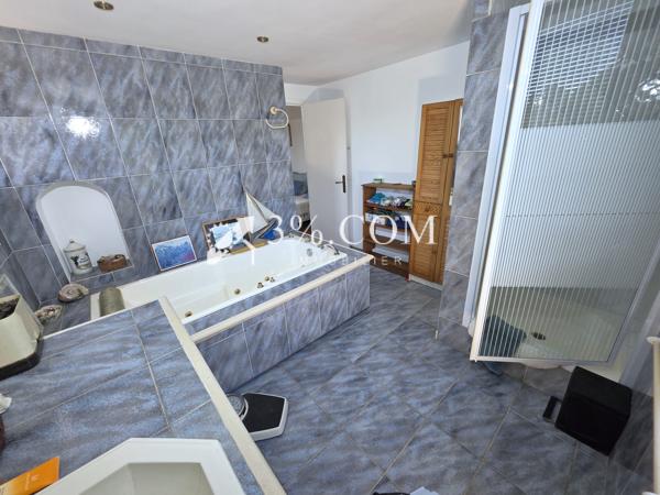 Villa
                                                                                                                                                                                                                                                                                                                        7 pièce(s)                                                                                                                                                                                                          4 chambre(s)                                                                                                                                                                                                          193  m²