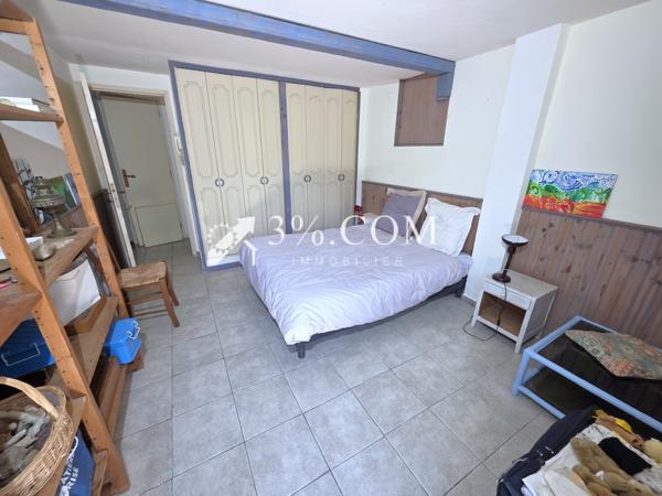 Villa
                                                                                                                                                                                                                                                                                                                        7 pièce(s)                                                                                                                                                                                                          4 chambre(s)                                                                                                                                                                                                          193  m²