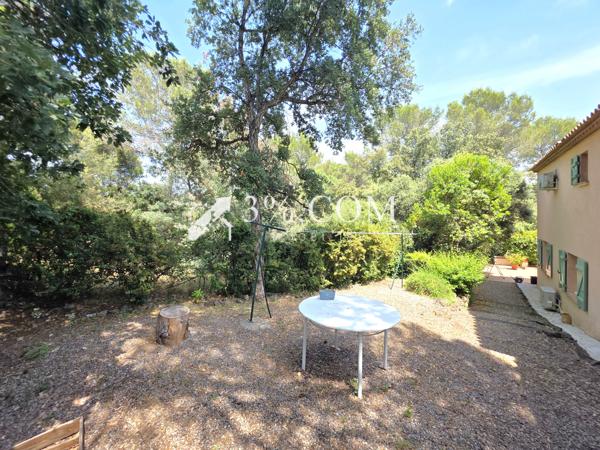 Villa
                                                                                                                                                                                                                                                                                                                        7 pièce(s)                                                                                                                                                                                                          4 chambre(s)                                                                                                                                                                                                          193  m²
