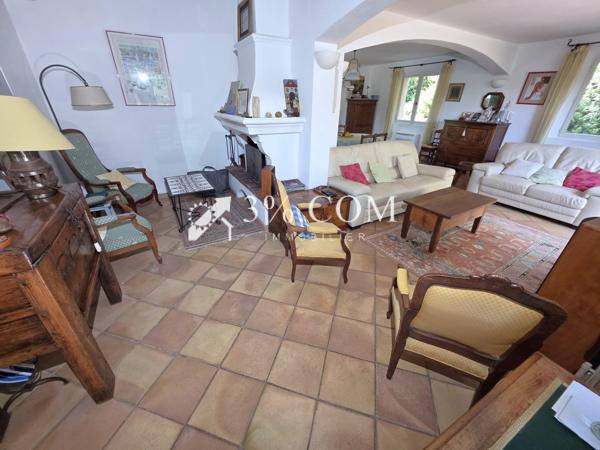 Villa
                                                                                                                                                                                                                                                                                                                        7 pièce(s)                                                                                                                                                                                                          4 chambre(s)                                                                                                                                                                                                          193  m²