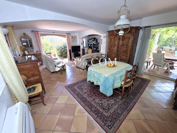 Villa
                                                                                                                                                                                                                                                                                                                        7 pièce(s)                                                                                                                                                                                                          4 chambre(s)                                                                                                                                                                                                          193  m²