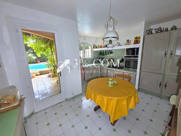 Villa
                                                                                                                                                                                                                                                                                                                        7 pièce(s)                                                                                                                                                                                                          4 chambre(s)                                                                                                                                                                                                          193  m²