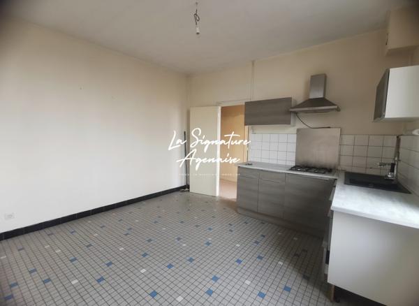 ENSEMBLE IMMOBILIER 460M² AVEC COURS, TERRASSES, JARDIN ET GARAGE