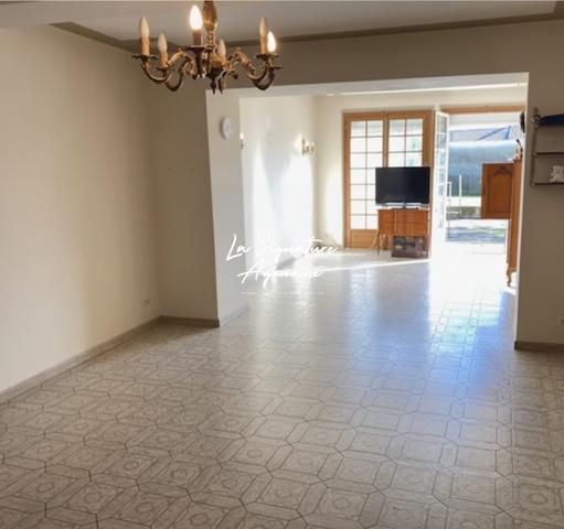 ENSEMBLE IMMOBILIER 460M² AVEC COURS, TERRASSES, JARDIN ET GARAGE