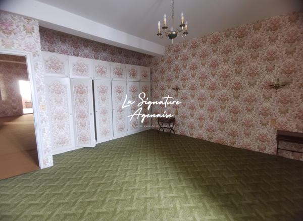 ENSEMBLE IMMOBILIER 460M² AVEC COURS, TERRASSES, JARDIN ET GARAGE