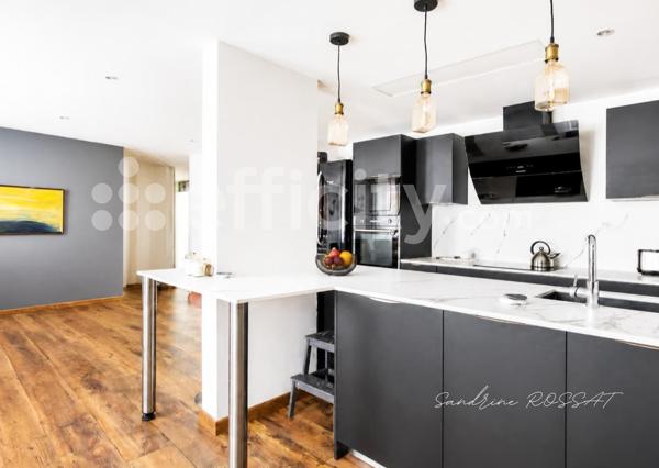Appartement
         5 pièces
        - 99 m² 449 000 € *
