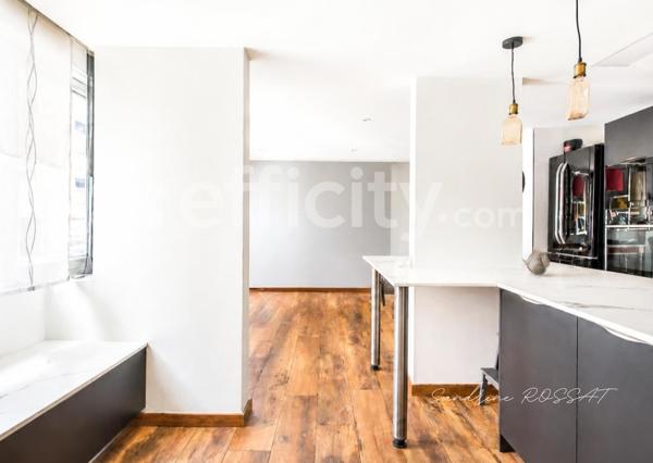 Appartement
         5 pièces
        - 99 m² 449 000 € *