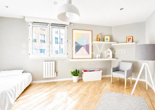 Appartement
         5 pièces
        - 99 m² 449 000 € *