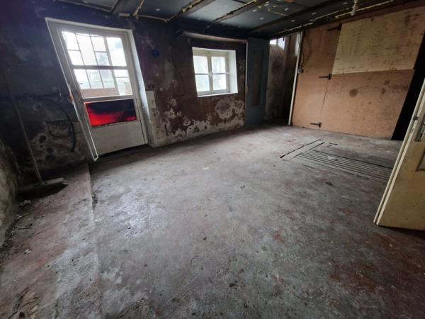 MAISON à vendre VITTEL (88) Possibilité création 2 appartements T2 et T3 sur TERRAIN de 400 m2