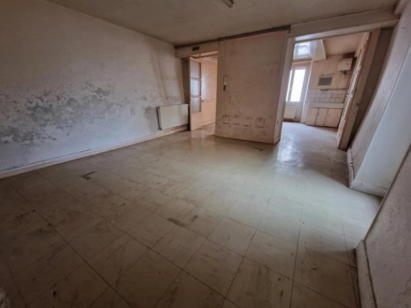 MAISON à vendre VITTEL (88) Possibilité création 2 appartements T2 et T3 sur TERRAIN de 400 m2