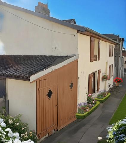 MAISON à vendre VITTEL (88) Possibilité création 2 appartements T2 et T3 sur TERRAIN de 400 m2