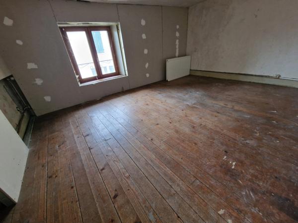 MAISON à vendre VITTEL (88) Possibilité création 2 appartements T2 et T3 sur TERRAIN de 400 m2