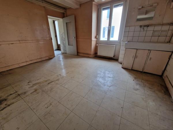 MAISON à vendre VITTEL (88) Possibilité création 2 appartements T2 et T3 sur TERRAIN de 400 m2