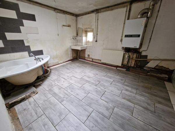 MAISON à vendre VITTEL (88) Possibilité création 2 appartements T2 et T3 sur TERRAIN de 400 m2