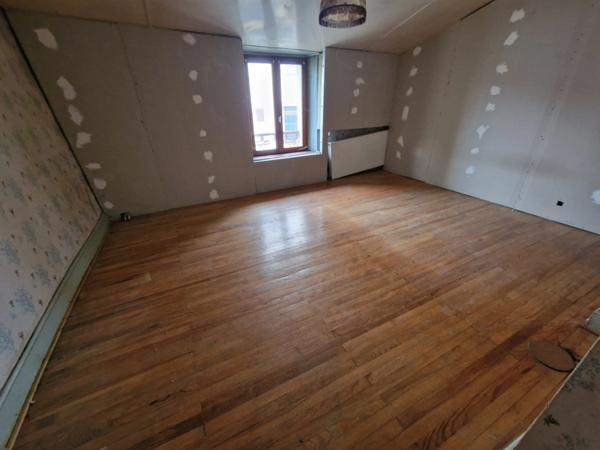 MAISON à vendre VITTEL (88) Possibilité création 2 appartements T2 et T3 sur TERRAIN de 400 m2