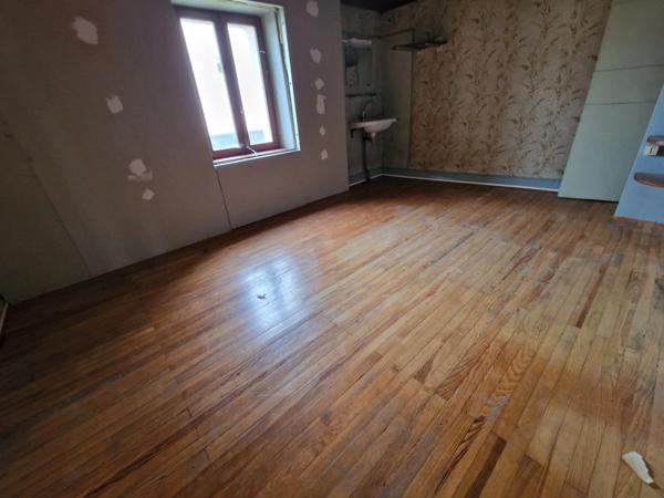 MAISON à vendre VITTEL (88) Possibilité création 2 appartements T2 et T3 sur TERRAIN de 400 m2