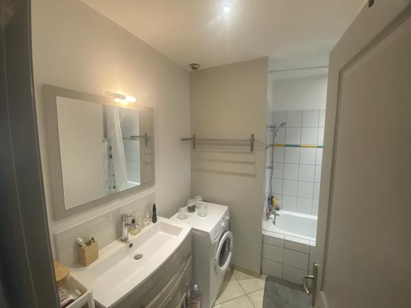 Appartement
         4 pièces
        - 100 m² Exclusivité 259 000 € *