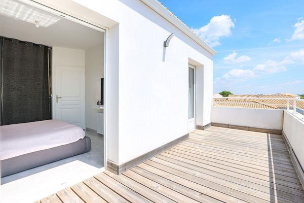 Maison récente trois chambres piscine