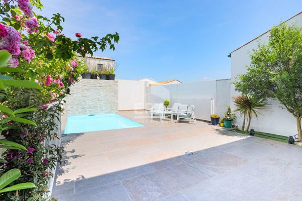 Maison récente trois chambres piscine