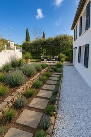 MARSEILLE 12ème Trois-Lucs  Maison 4 pièces rénovée 2025 avec terrain et stationnements